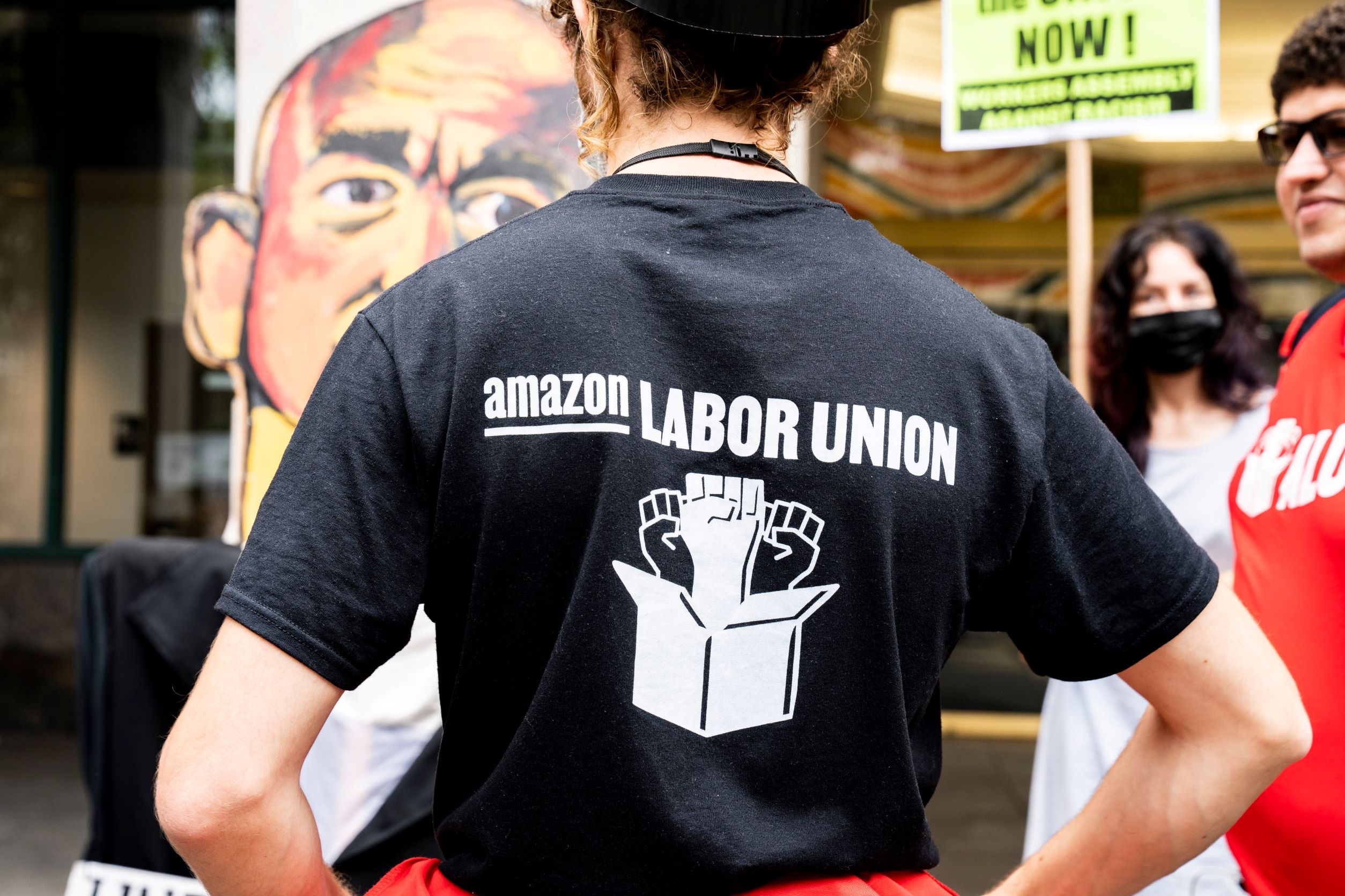 unionization amazon starbucks